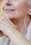 Come la musica può supportare la salute mentale nell’invecchiamento