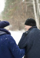 “Anziani a Dicembre: Solidarietà nel Cuore dell’Inverno”